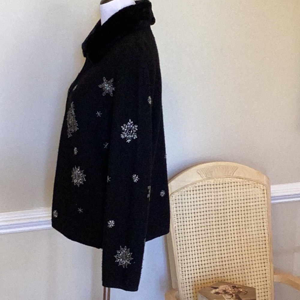 J G Hook black wool l.s. sweater adorned with embroidered and crystal snow - Picture 3 of 11